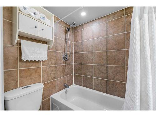 1-455 Huntsville Crescent Nw, Calgary, AB - Indoor Photo Showing Bathroom