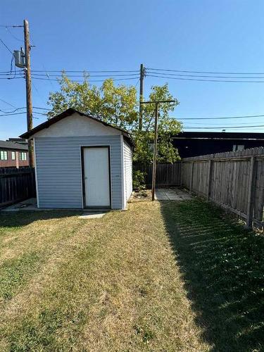 70 7 Street Ne, Calgary, AB - Outdoor