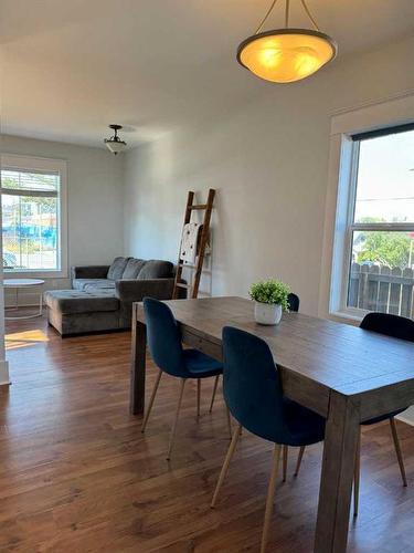 70 7 Street Ne, Calgary, AB - Indoor Photo Showing Dining Room