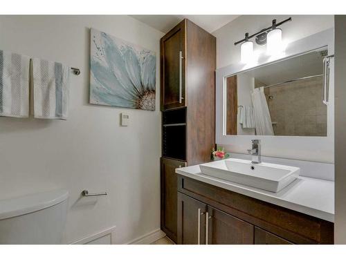 404-515 57 Avenue Sw, Calgary, AB - Indoor Photo Showing Bathroom