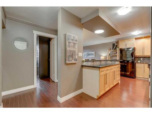 404-515 57 Avenue Sw, Calgary, AB - Indoor Photo Showing Kitchen