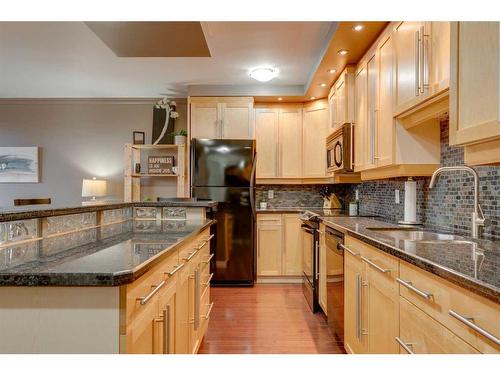 404-515 57 Avenue Sw, Calgary, AB - Indoor Photo Showing Kitchen