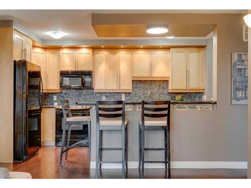 404-515 57 Avenue Sw, Calgary, AB - Indoor Photo Showing Kitchen