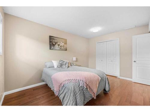 105-7416 Hunterview Drive Nw, Calgary, AB - Indoor Photo Showing Bedroom