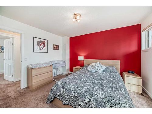 501 Signal Hill Green Sw, Calgary, AB - Indoor Photo Showing Bedroom