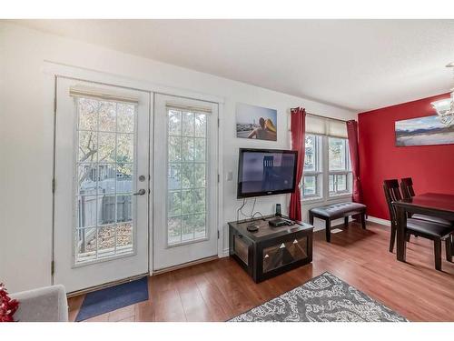 501 Signal Hill Green Sw, Calgary, AB - Indoor Photo Showing Living Room