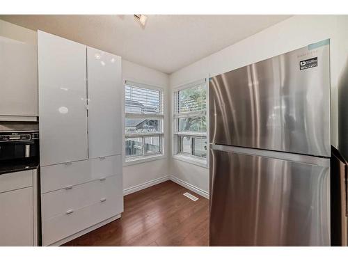 501 Signal Hill Green Sw, Calgary, AB - Indoor Photo Showing Kitchen