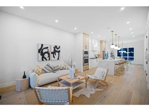 1820 19 Avenue Nw, Calgary, AB - Indoor Photo Showing Living Room