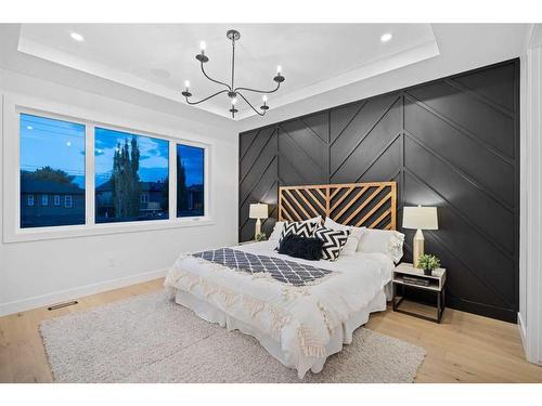 1820 19 Avenue Nw, Calgary, AB - Indoor Photo Showing Bedroom