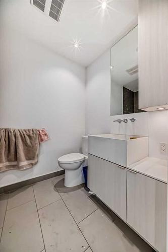 110-615 6 Avenue Se, Calgary, AB - Indoor Photo Showing Bathroom