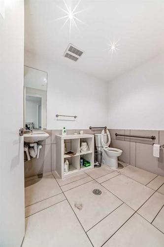 110-615 6 Avenue Se, Calgary, AB - Indoor Photo Showing Bathroom