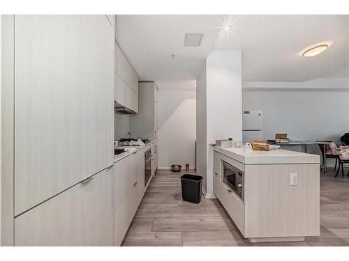 110-615 6 Avenue Se, Calgary, AB - Indoor Photo Showing Kitchen