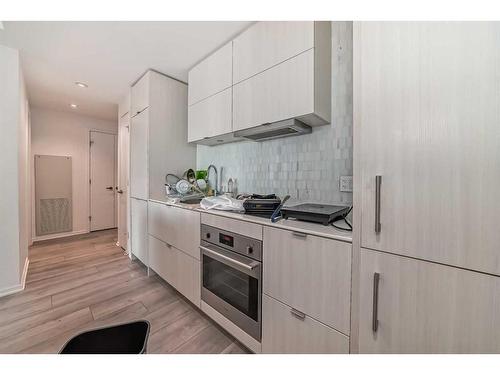 110-615 6 Avenue Se, Calgary, AB - Indoor Photo Showing Kitchen