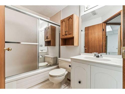 352 Maddock Crescent Ne, Calgary, AB - Indoor Photo Showing Bathroom