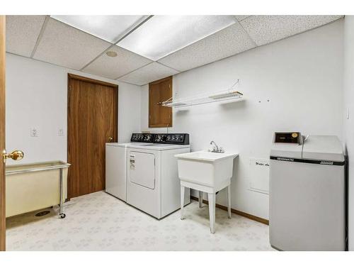 352 Maddock Crescent Ne, Calgary, AB - Indoor Photo Showing Laundry Room