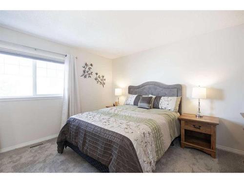 110-2 Westbury Place Sw, Calgary, AB - Indoor Photo Showing Bedroom