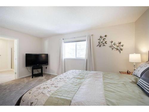 110-2 Westbury Place Sw, Calgary, AB - Indoor Photo Showing Bedroom