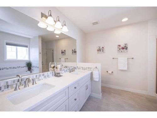 110-2 Westbury Place Sw, Calgary, AB - Indoor Photo Showing Bathroom