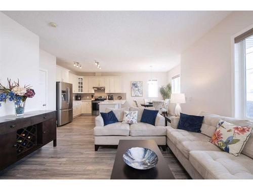 110-2 Westbury Place Sw, Calgary, AB - Indoor Photo Showing Living Room