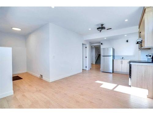 937 Midtown Avenue Sw, Airdrie, AB - Indoor Photo Showing Kitchen