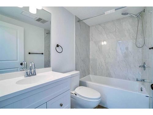 937 Midtown Avenue Sw, Airdrie, AB - Indoor Photo Showing Bathroom