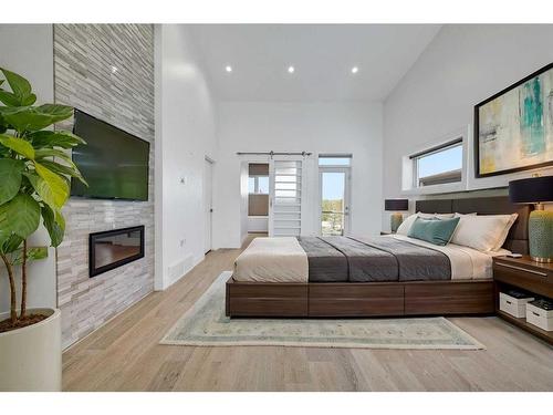 2505 21 Street Sw, Calgary, AB - Indoor Photo Showing Bedroom