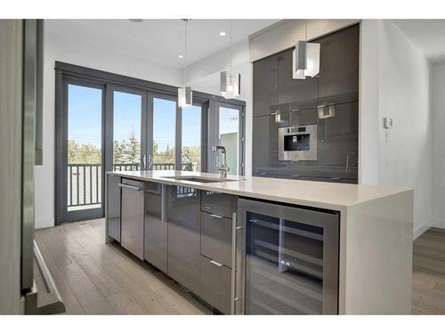 2505 21 Street Sw, Calgary, AB - Indoor Photo Showing Kitchen With Upgraded Kitchen