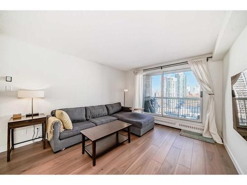 1602-924 14 Avenue Sw, Calgary, AB - Indoor Photo Showing Living Room