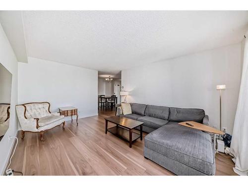 1602-924 14 Avenue Sw, Calgary, AB - Indoor Photo Showing Living Room