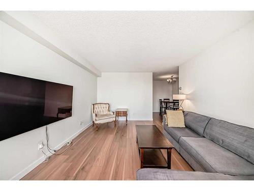 1602-924 14 Avenue Sw, Calgary, AB - Indoor Photo Showing Living Room