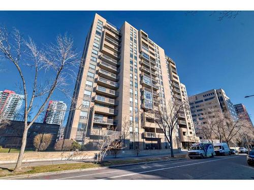 1602-924 14 Avenue Sw, Calgary, AB - Outdoor With Balcony With Facade