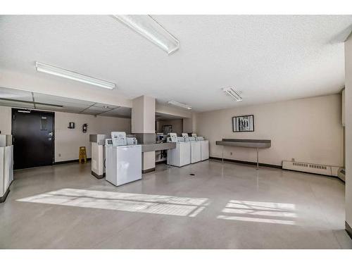 1602-924 14 Avenue Sw, Calgary, AB - Indoor Photo Showing Laundry Room