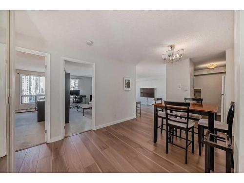 1602-924 14 Avenue Sw, Calgary, AB - Indoor Photo Showing Dining Room