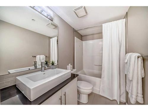 1118-11 Mahogany Row Se, Calgary, AB - Indoor Photo Showing Bathroom