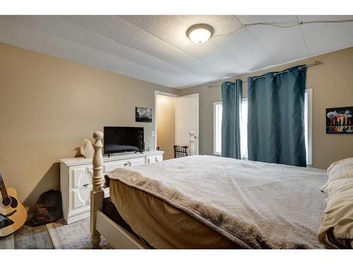 272 Big Hill Circle Se, Airdrie, AB - Indoor Photo Showing Bedroom