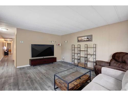 272 Big Hill Circle Se, Airdrie, AB - Indoor Photo Showing Living Room