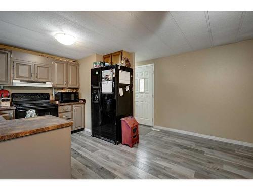 272 Big Hill Circle Se, Airdrie, AB - Indoor Photo Showing Kitchen