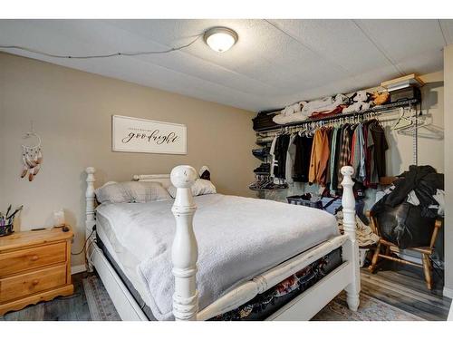 272 Big Hill Circle Se, Airdrie, AB - Indoor Photo Showing Bedroom