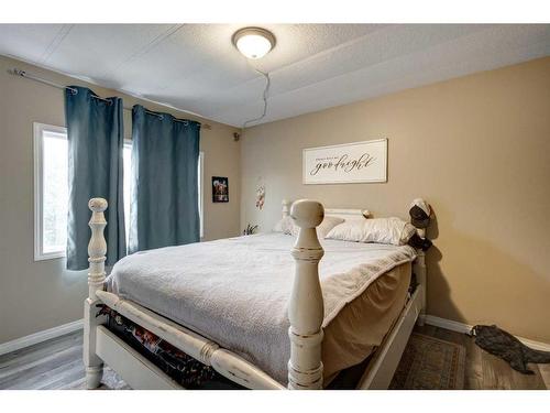 272 Big Hill Circle Se, Airdrie, AB - Indoor Photo Showing Bedroom