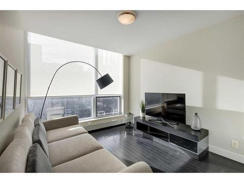 2113-222 Riverfront Avenue Sw, Calgary, AB - Indoor Photo Showing Living Room