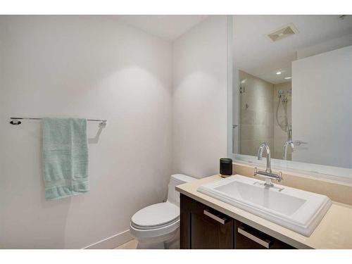 2113-222 Riverfront Avenue Sw, Calgary, AB - Indoor Photo Showing Bathroom