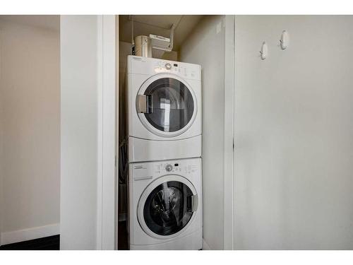 2113-222 Riverfront Avenue Sw, Calgary, AB - Indoor Photo Showing Laundry Room