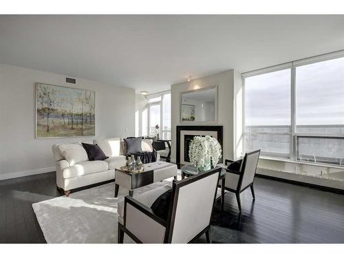 2113-222 Riverfront Avenue Sw, Calgary, AB - Indoor Photo Showing Living Room