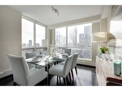 2113-222 Riverfront Avenue Sw, Calgary, AB - Indoor Photo Showing Dining Room