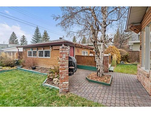 5711 Lawson Place Sw, Calgary, AB - Outdoor