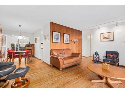 5711 Lawson Place Sw, Calgary, AB - Indoor Photo Showing Living Room