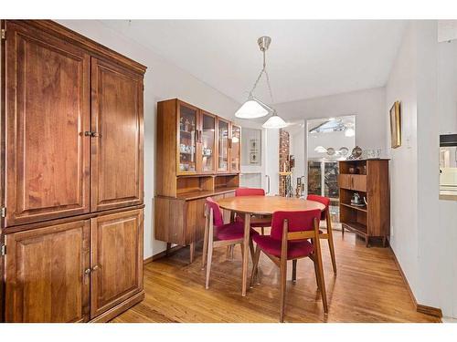 5711 Lawson Place Sw, Calgary, AB - Indoor Photo Showing Dining Room