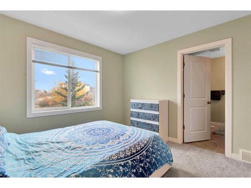 107-300 Marina Drive, Chestermere, AB - Indoor Photo Showing Bedroom