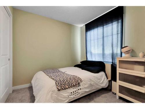 107-300 Marina Drive, Chestermere, AB - Indoor Photo Showing Bedroom