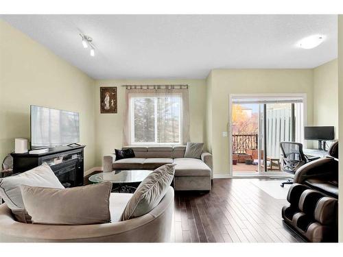 107-300 Marina Drive, Chestermere, AB - Indoor Photo Showing Living Room